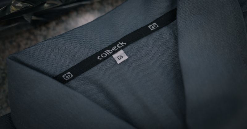 Poliester ou algodão? Qual é o melhor para uniformes de verão?